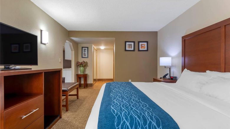 <b>Comfort Inn Suite</b>. Images powered by <a href="https://iceportal.shijigroup.com/" title="IcePortal" target="_blank">IcePortal</a>.