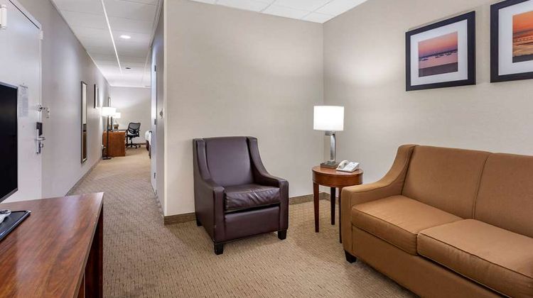 Comfort Inn Syosset Suite