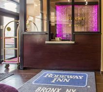 Rodeway Inn Bronx Zoo Lobby