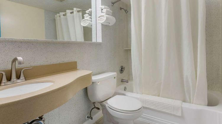 Rodeway Inn& Suites Room