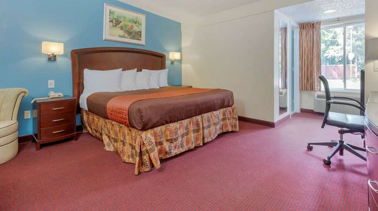 Rodeway Inn& Suites Room