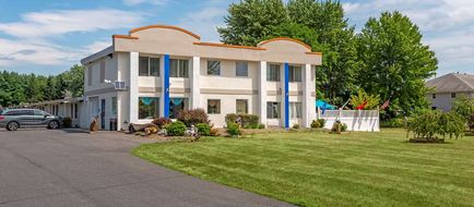 Rodeway Inn& Suites Exterior