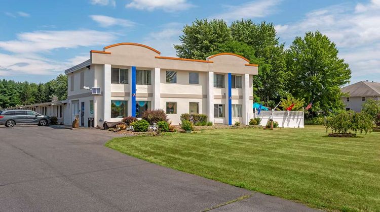 Rodeway Inn& Suites Exterior