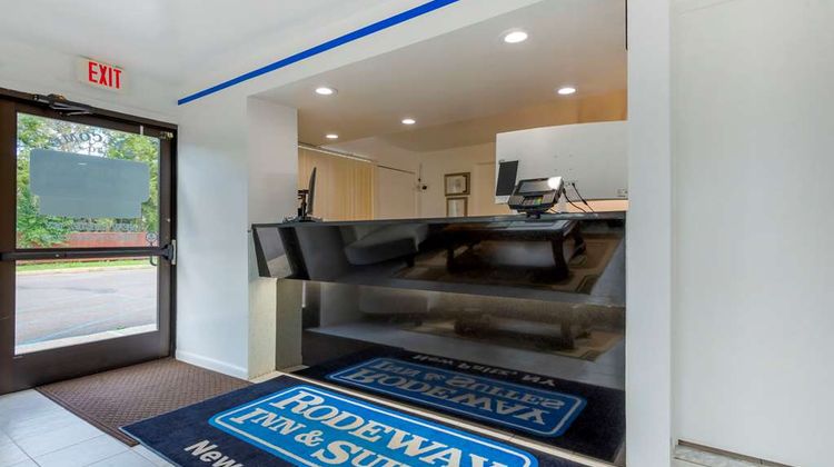 Rodeway Inn& Suites Lobby