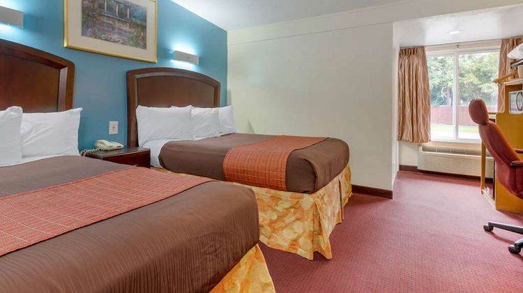 Rodeway Inn& Suites Room