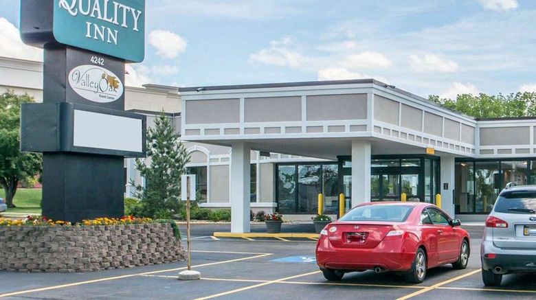 <b>Quality Inn Geneseo Exterior</b>. Images powered by <a href="https://iceportal.shijigroup.com/" title="IcePortal" target="_blank">IcePortal</a>.