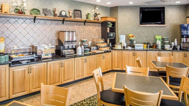 <b>Quality Inn Geneseo Restaurant</b>. Images powered by <a href="https://iceportal.shijigroup.com/" title="IcePortal" target="_blank">IcePortal</a>.