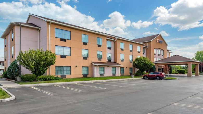 <b>Comfort Inn & Suites Farmington Exterior</b>. Images powered by <a href="https://iceportal.shijigroup.com/" title="IcePortal" target="_blank">IcePortal</a>.
