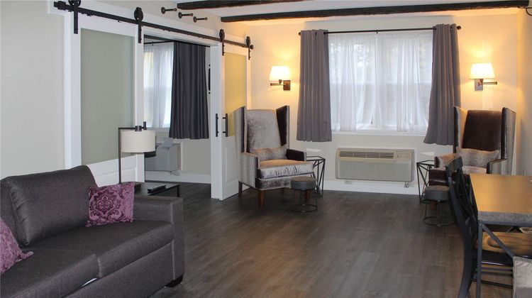 The Century House Hotel Suite