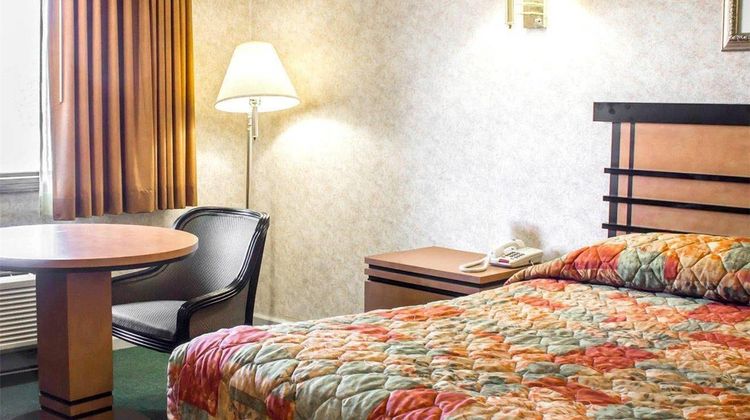 Econo Lodge COLONIE CENTER MALL Suite