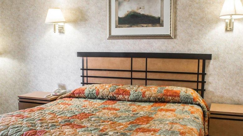 <b>Econo Lodge COLONIE CENTER MALL Room</b>. Images powered by <a href="https://iceportal.shijigroup.com/" title="IcePortal" target="_blank">IcePortal</a>.