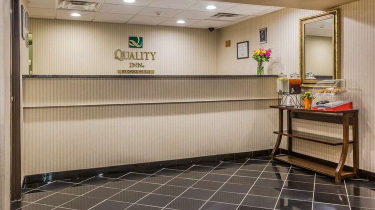 Quality Inn Hyde Park Lobby