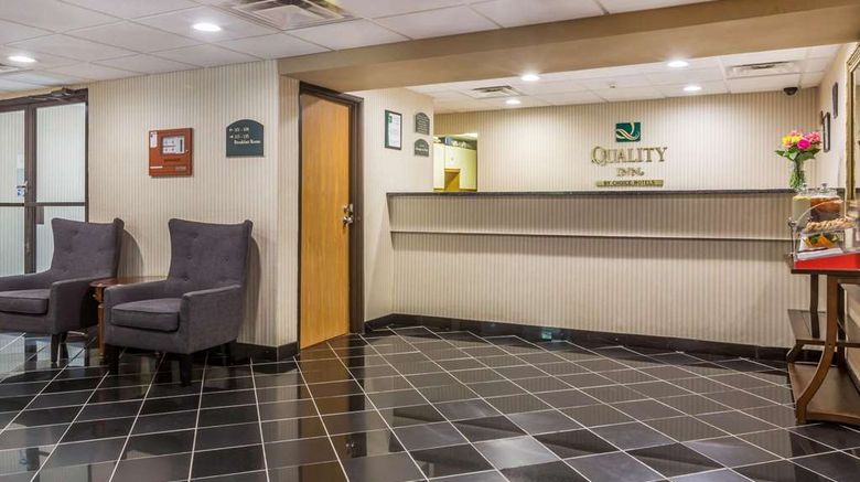 <b>Quality Inn Hyde Park Lobby</b>. Images powered by <a href="https://iceportal.shijigroup.com/" title="IcePortal" target="_blank">IcePortal</a>.