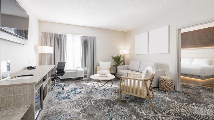 Oakfield Hotel & Suites Suite