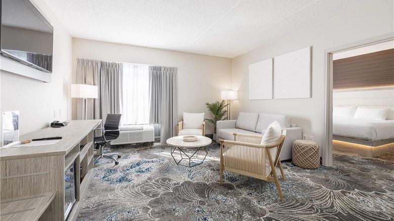 <b>Oakfield Hotel & Suites Suite</b>. Images powered by <a href="https://iceportal.shijigroup.com/" title="IcePortal" target="_blank">IcePortal</a>.