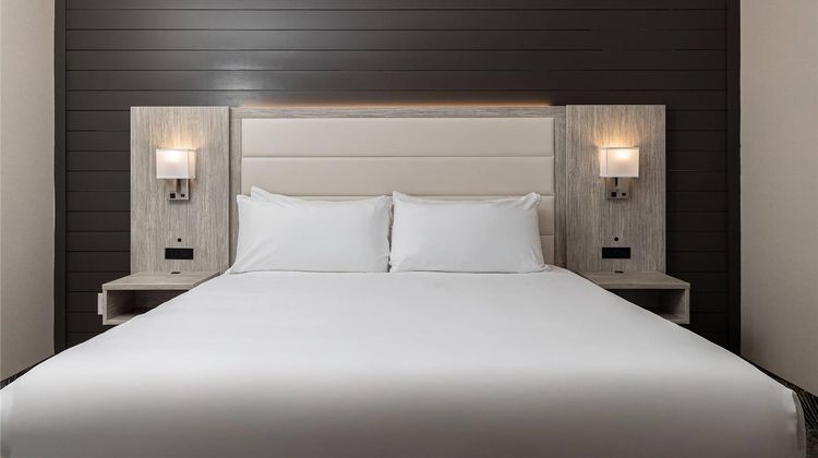 Oakfield Hotel & Suites Suite