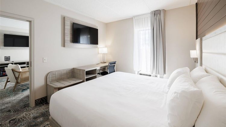 Oakfield Hotel & Suites Suite