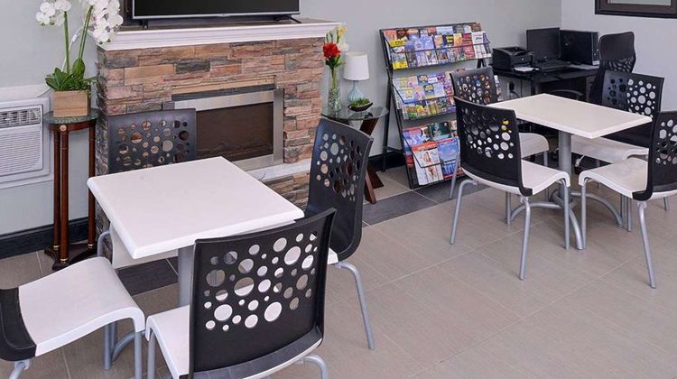 Econo Lodge Rochester Restaurant