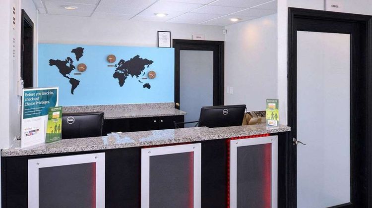 Econo Lodge Rochester Lobby