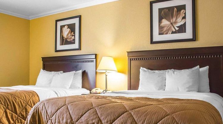 Quality Inn and Suites Syracuse Fairgrounds Suite