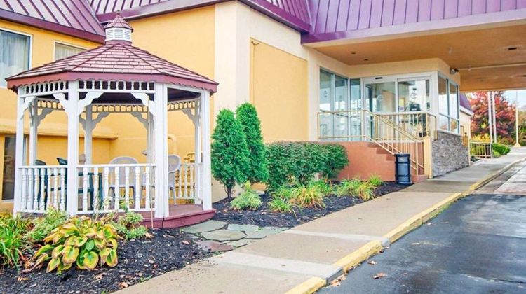 Quality Inn and Suites Syracuse Fairgrounds Exterior