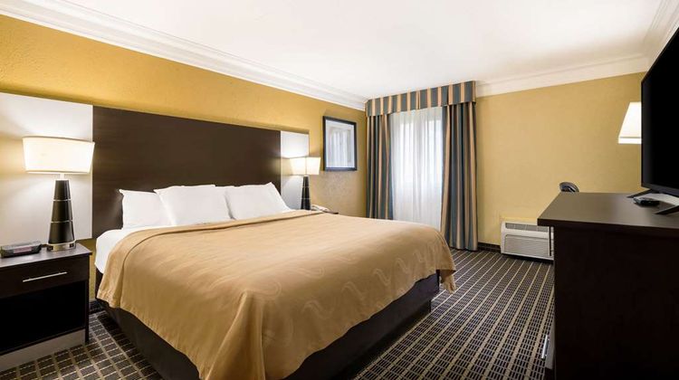 Quality Inn and Suites Syracuse Fairgrounds Room
