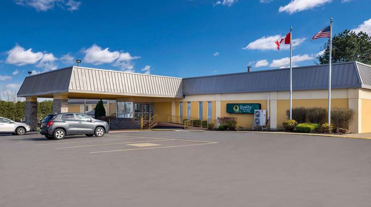 Quality Inn and Suites Syracuse Fairgrounds Exterior