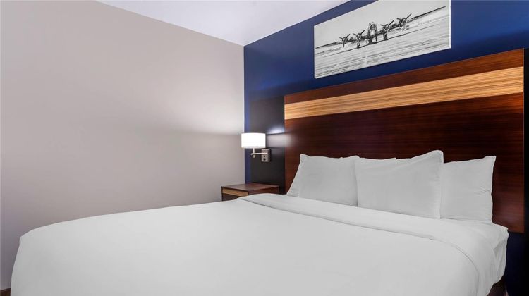 Avion Inn near LGA Airport, Ascend Hotel Room