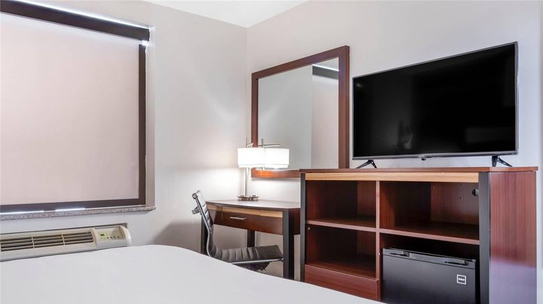 <b>Avion Inn near LGA Airport, Ascend Hotel Room</b>. Images powered by <a href="https://iceportal.shijigroup.com/" title="IcePortal" target="_blank">IcePortal</a>.
