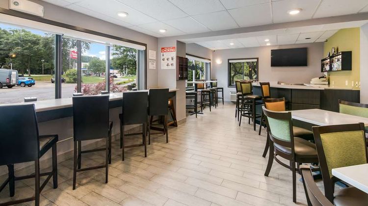 Clarion Pointe Jamestown-Falconer Restaurant