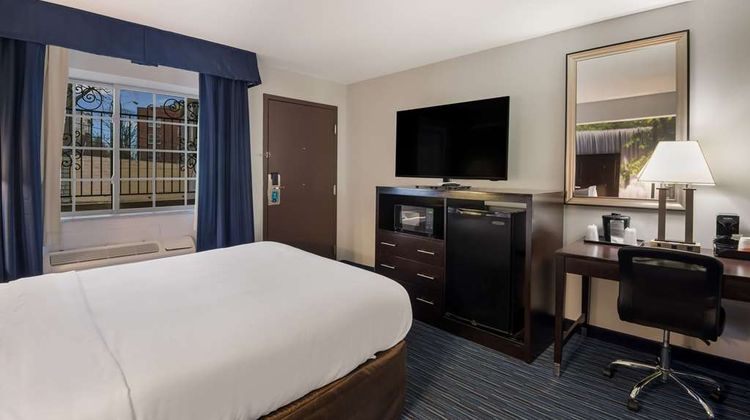 Clarion Pointe Syracuse Downtown Room