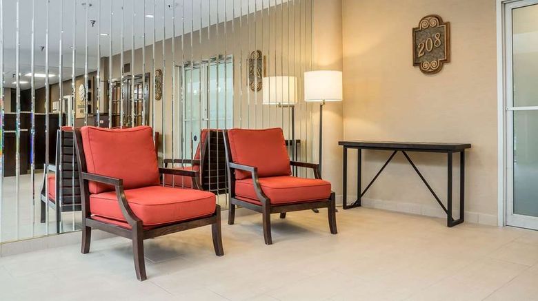 <b>Comfort Inn The Pointe Hotel Lobby</b>. Images powered by <a href="https://iceportal.shijigroup.com/" title="IcePortal" target="_blank">IcePortal</a>.