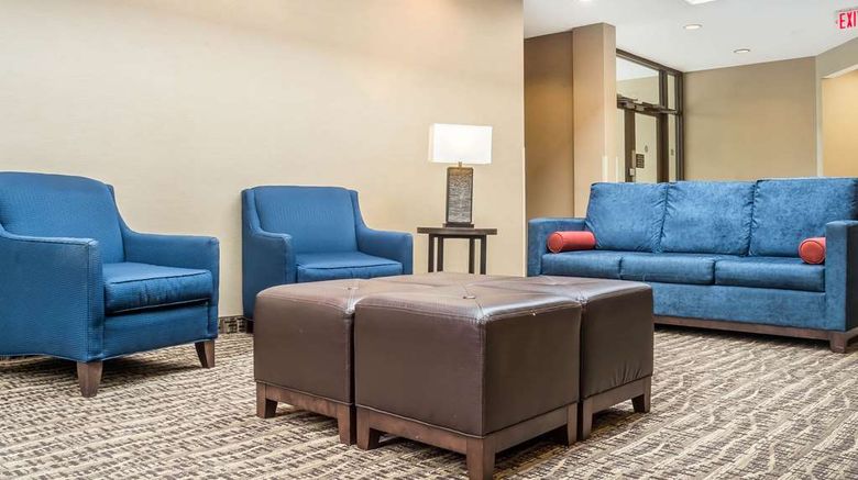 <b>Comfort Inn The Pointe Hotel Lobby</b>. Images powered by <a href="https://iceportal.shijigroup.com/" title="IcePortal" target="_blank">IcePortal</a>.