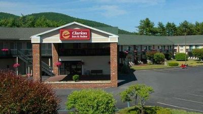 Clarion Inn & Suites at the Outlets