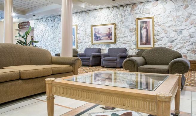 Quality Inn & Suites Palm Island Lobby