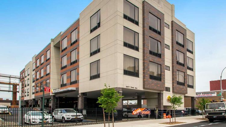 Comfort Inn & Suites Bronx, NY Exterior