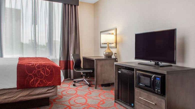 <b>Comfort Inn & Suites Bronx, NY Suite</b>. Images powered by <a href="https://iceportal.shijigroup.com/" title="IcePortal" target="_blank">IcePortal</a>.