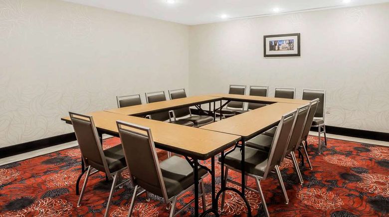 <b>Comfort Inn & Suites Bronx, NY Meeting</b>. Images powered by <a href="https://iceportal.shijigroup.com/" title="IcePortal" target="_blank">IcePortal</a>.