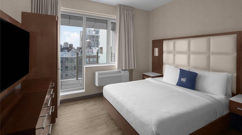 <b>Cambria Hotel New York - Chelsea Suite</b>. Images powered by <a href="https://iceportal.shijigroup.com/" title="IcePortal" target="_blank">IcePortal</a>.