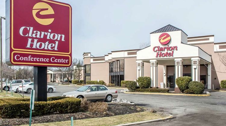 Clarion Hotel & Conference Center Exterior