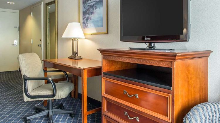 Clarion Hotel & Conference Center Room