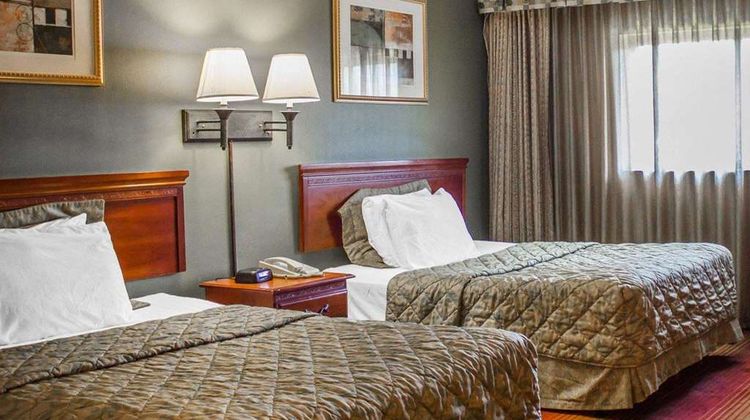 Rodeway Inn Huntington Station Room