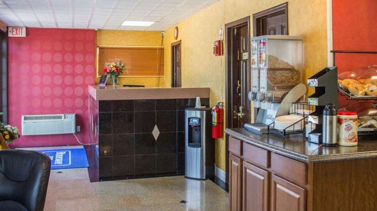 Rodeway Inn Huntington Station Lobby