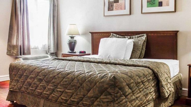 Rodeway Inn Huntington Station Room