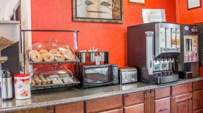 <b>Rodeway Inn Huntington Station Restaurant</b>. Images powered by <a href="https://iceportal.shijigroup.com/" title="IcePortal" target="_blank">IcePortal</a>.
