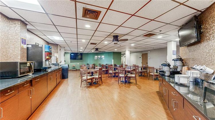Sleep Inn & Suites Buffalo Airport Restaurant