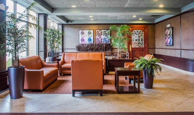 Clarion Hotel & Suites Riverfront Lobby