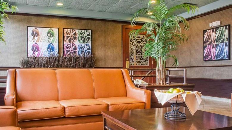 <b>Clarion Hotel & Suites Riverfront Lobby</b>. Images powered by <a href="https://iceportal.shijigroup.com/" title="IcePortal" target="_blank">IcePortal</a>.