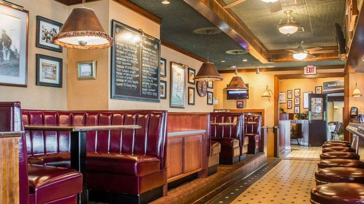 Clarion Hotel & Suites Riverfront Restaurant