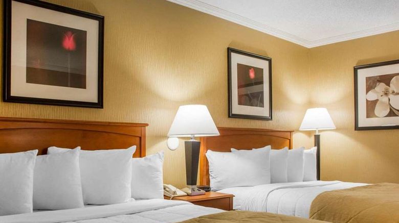 <b>Clarion Hotel & Suites Riverfront Room</b>. Images powered by <a href="https://iceportal.shijigroup.com/" title="IcePortal" target="_blank">IcePortal</a>.